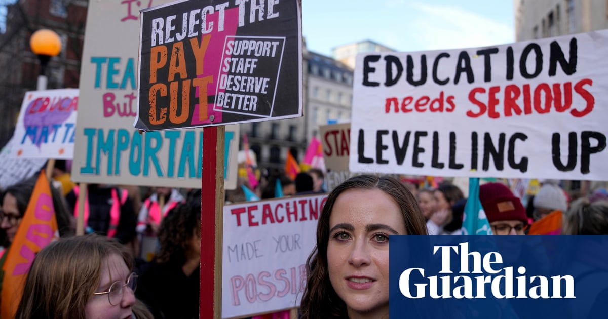 government-treating-teachers-in-england-with-contempt-over-pay-offer-says-union