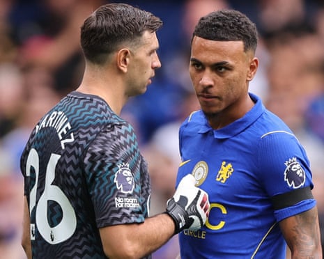 Emiliano Martínez speaks with Morgan Rogers before Chelsea’s win against Brighton