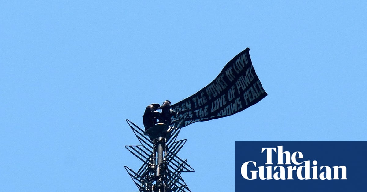 Two people unfold banner atop Empire State Building in apparent marriage proposal stunt