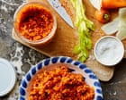 Cucinare con Fermenti Fatti in Casa: Le Ricette di Kenji Morimoto per un Kimchi Mirepoix e un Chilli Vegetariano Umami Ricco di Sapore