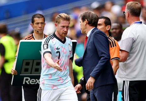 Kevin De Bruyne is sustituted.