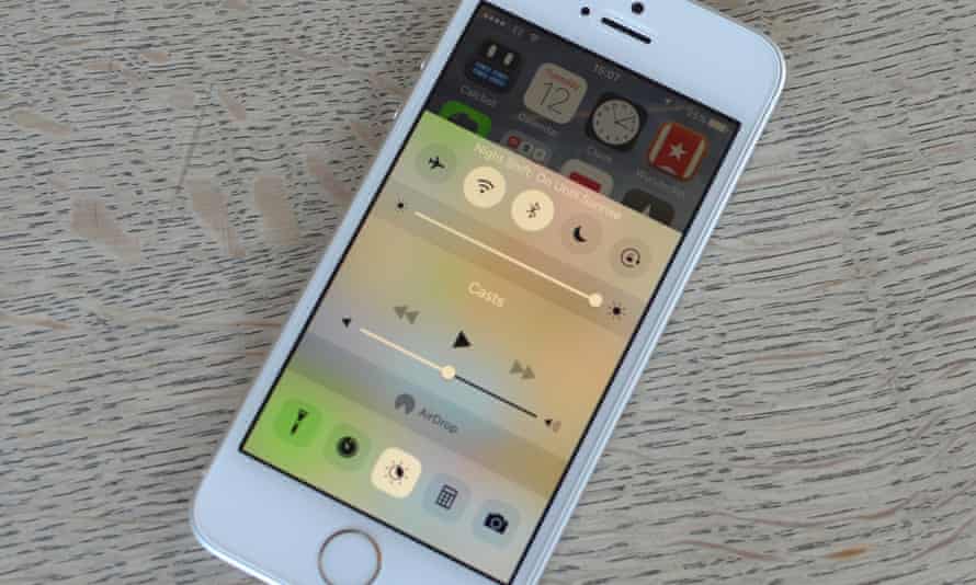 Apple Iphone Se Review Too Small For Most People Iphone The Guardian