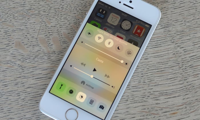 Apple Iphone Se Review Too Small For Most People Iphone The Guardian