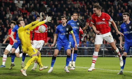 Luuk de Jong scores his 13th header of the season for PSV against Heracles Almelo last Friday.