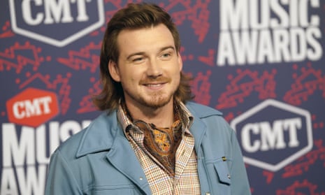 Country star Morgan Wallen suspended by record label after ...