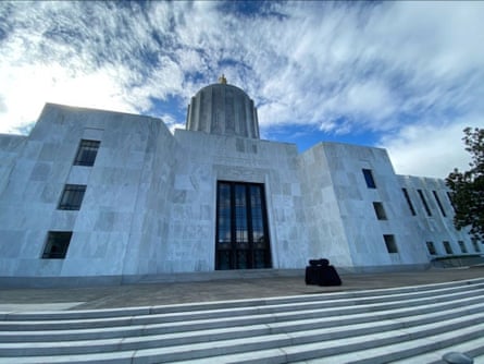 Clark Glacier tombe au Capitole de l'État de l'Oregon en 2020.