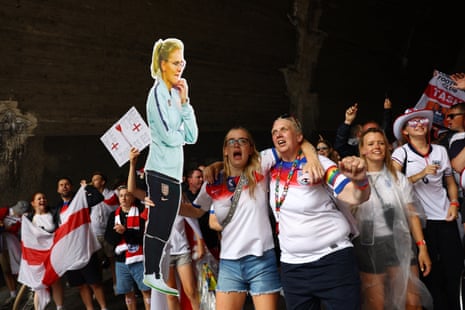England fans walking to the stadium