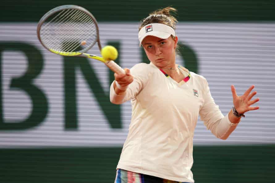 Barbora Krejcikova plays a forehand.