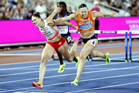 Nadine Visser (right) beats Pia Skrzyszowska in a photo finish to win the women’s 100m hurdles final.