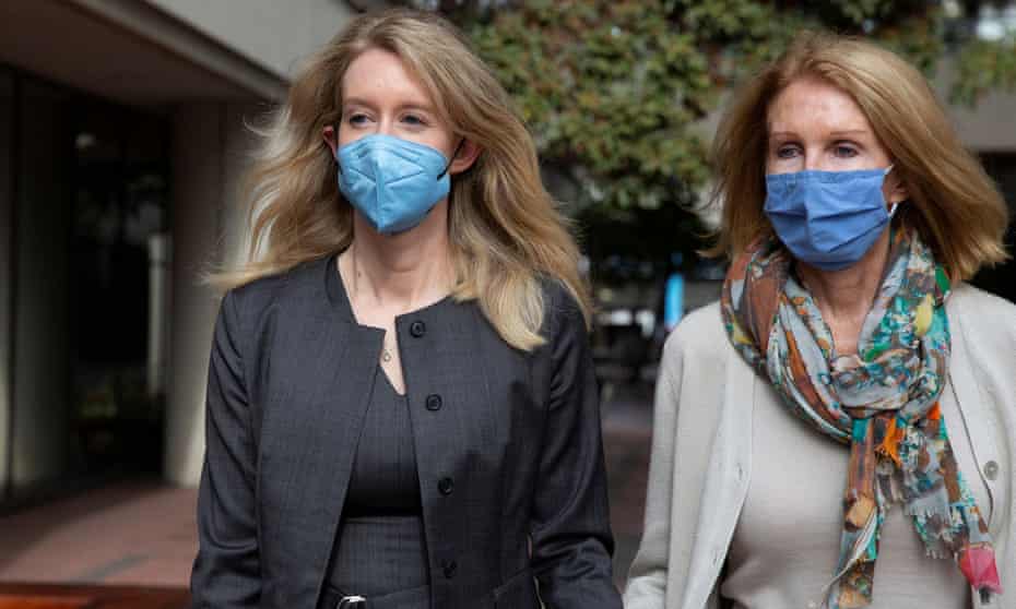 Elizabeth Holmes with her mother, Noel Holmes, during her trial in San Jose last month.