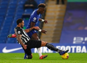 Chelsea v newcastle united: premier lig - canlı! 5 newcastle united’dan jamaal lascelles (solda) chelsea’den tammy abraham’la mücadele ediyor.