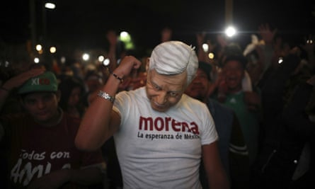 An Almo lookalike waits for López Obrador’s arrival in Zócalo.
