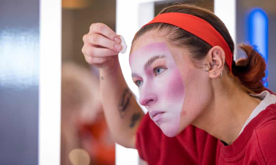 Glow Up MUA Sophie.