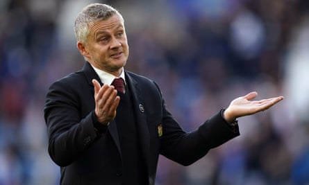Ole Gunnar Solskjær gesticulates