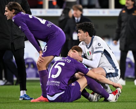 Inter’s Alessandro Bastoni consoles Pietro Comuzzo of Fiorentina after Bove’s collapse at the Stadio Artemio Franchi.