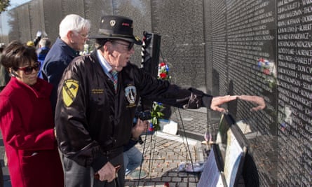 Joe Galloway paying his respects at the Vietnam Memorial in Washington, in 2013.