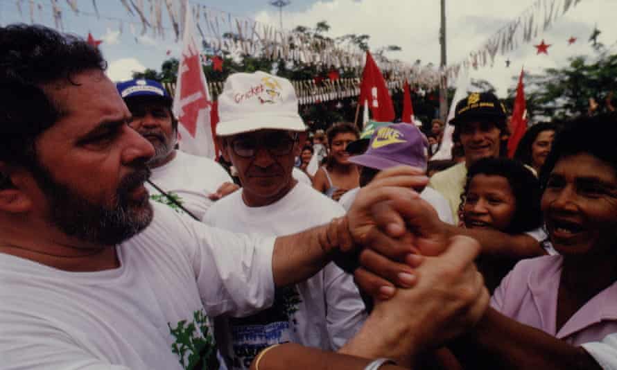 Lula meets the people on his visit in 1993.