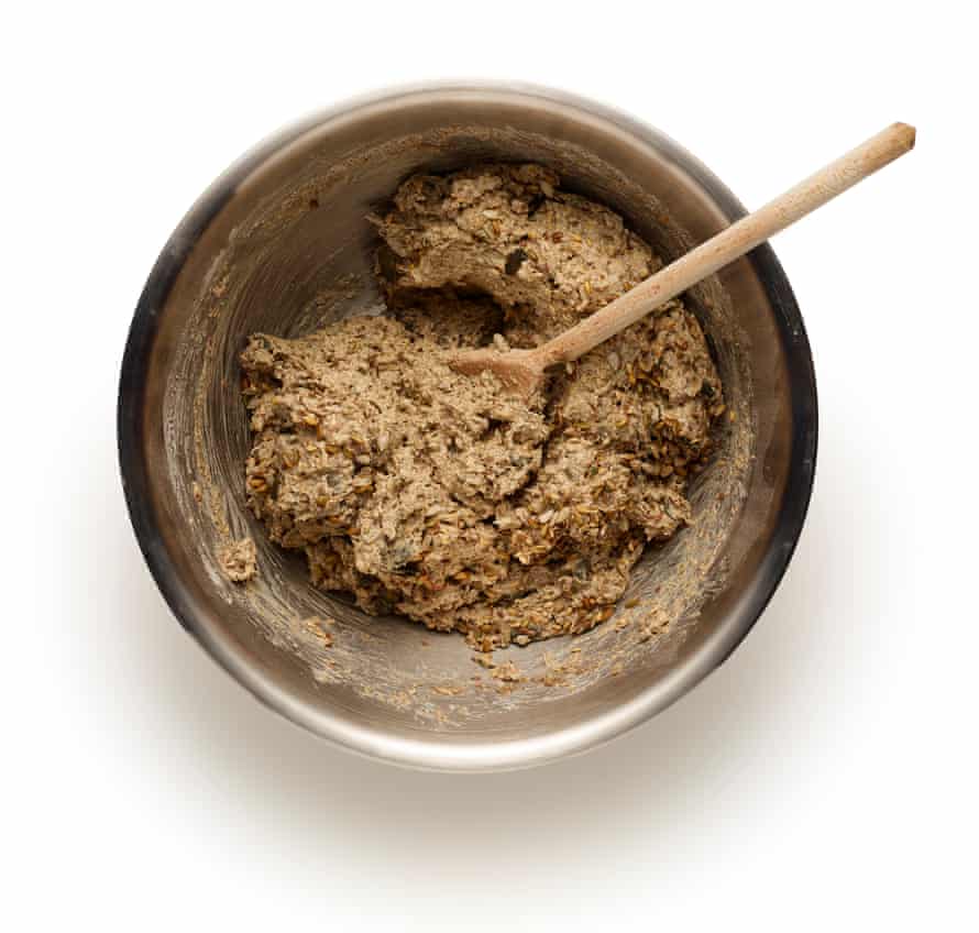 Stir the soaked kernels into the dough, on with the mixed seeds.