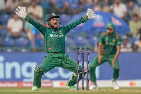 Mushfiqur Rahim appeals for the Wicket of Sadeera Samarawickrama