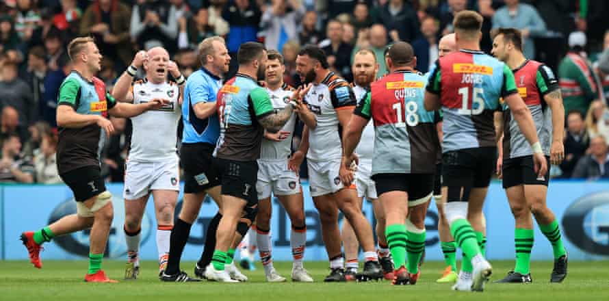 Wayne Barnes keeps a close watch during Harlequins match with Leicester