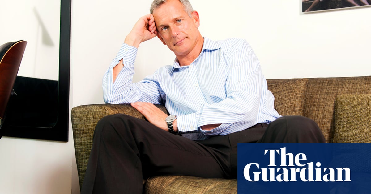 Tracking low-level cannabis use wastes police time, former London chief says