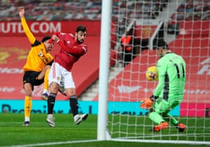Manchester United’s Bruno Fernandes misses when faced by goalkeeper Rui Patricio.