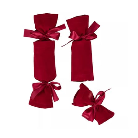 2 Lakeland Red Velvet Fabric Reusable Crackers