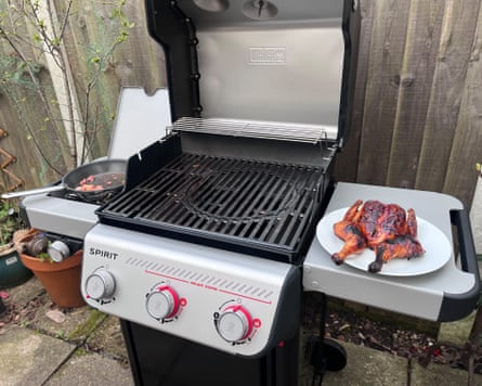 Weber Spirit E-335.