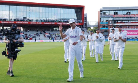 England's Stuart Broad responds to the crowd's applause as he leaves the pitch at the end of play on day one of the England v Australia 4th Ashes test match at Old Trafford.