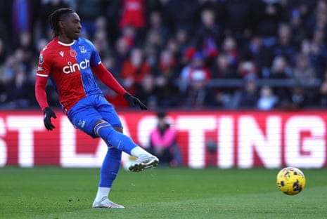 Eberchi Eze tucks away the penalty to level for Palace!