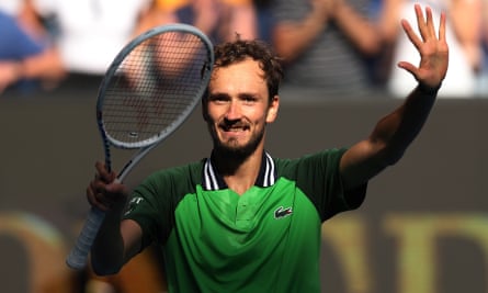 After nearly four hours of play, Daniil Medvedev celebrated his 7-6 (4), 2-6, 6-3, 5-7, 6-4 victory over Hubert Hekatz.