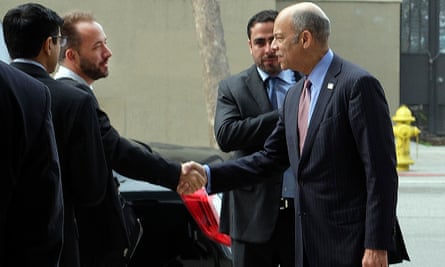 Secretary of homeland security Jeh Johnson was seen shaking hands with Drew Houston, founder and CEO of Dropbox.