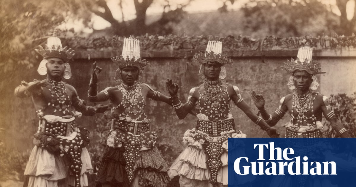 Manure dryers and devil dancers: the British empire’s attempt to use photography to control India