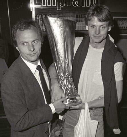 IFK Gothenburg head coach Sven-Göran Eriksson and captain Torbjörn Nilsson show off the Uefa Cup after a stunning triumph.