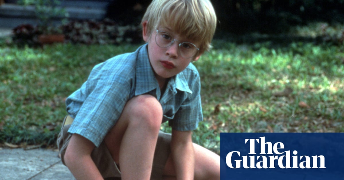 Jamie Lee Curtis asked My Girl studio to put trigger warning on poster over Macaulay Culkin bee sting