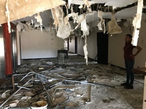 O hotel Brisas del Norte (Brisa do Norte), uma pousada de cinco andares em Maracaibo que foi completamente destruída por saqueadores.