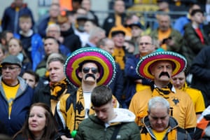 Wolves fans, satisfied with their team in the first half.
