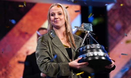 Beth Mead, qui a remporté la BBC Sports Personality of the Year 2022, a été nommée MBE.