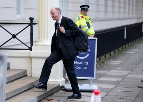 Le professeur Sir Chris Whitty arrive ce matin à l'enquête Covid.