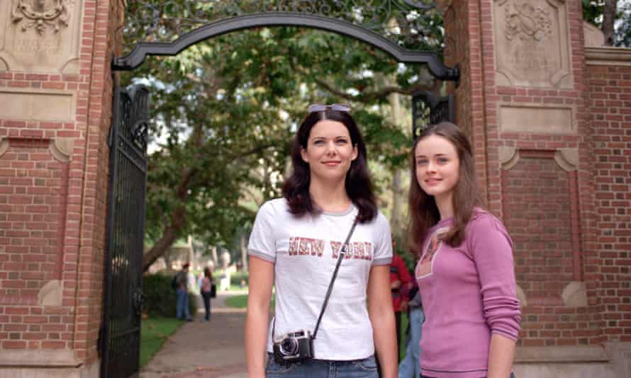 Lauren Graham and Alexis Bledel in Gilmore Girls.