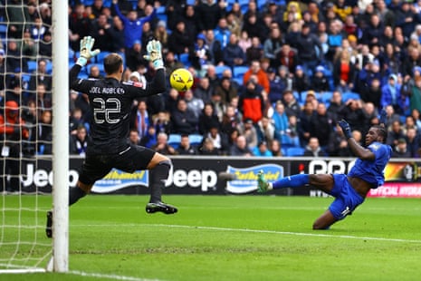 Sheyi Ojo of Cardiff City scores.