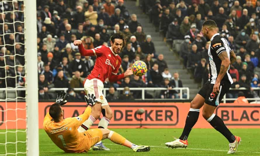 Martin Dubravka of Newcastle United saves a shot from Edison Cavani of Manchester United.