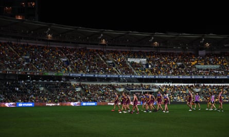 Fjernelse Korridor tempo Lions coach Chris Fagan believes Gabba power outage gave Melbourne 'unfair  advantage' | Brisbane Lions | The Guardian