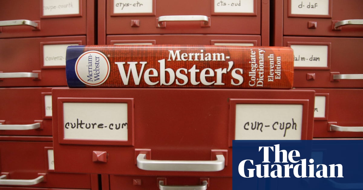 Длъжностни лица казват че материалите – включително енциклопедии и други