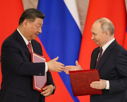 Xi Jinping and Vladimir Putin shaking hands