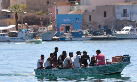 During the Covid crisis, smuggling migrants to Italy has become an additional source of income for some Tunisian fishermen.