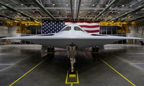 The B-21 Raider is a new high-tech strategic bomber developed for the US air force.