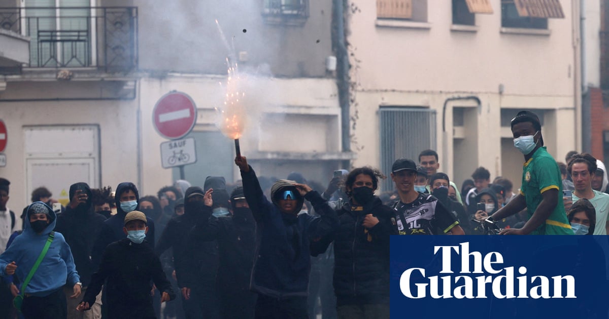 More than 400 schools in France to be closed on Monday as more protests planned