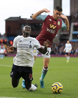 Sadio Mané goes down under a challenge from Frédéric Guilbert on Saturday.