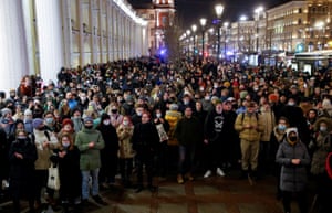 Anti-war marchers in St Petersburg
